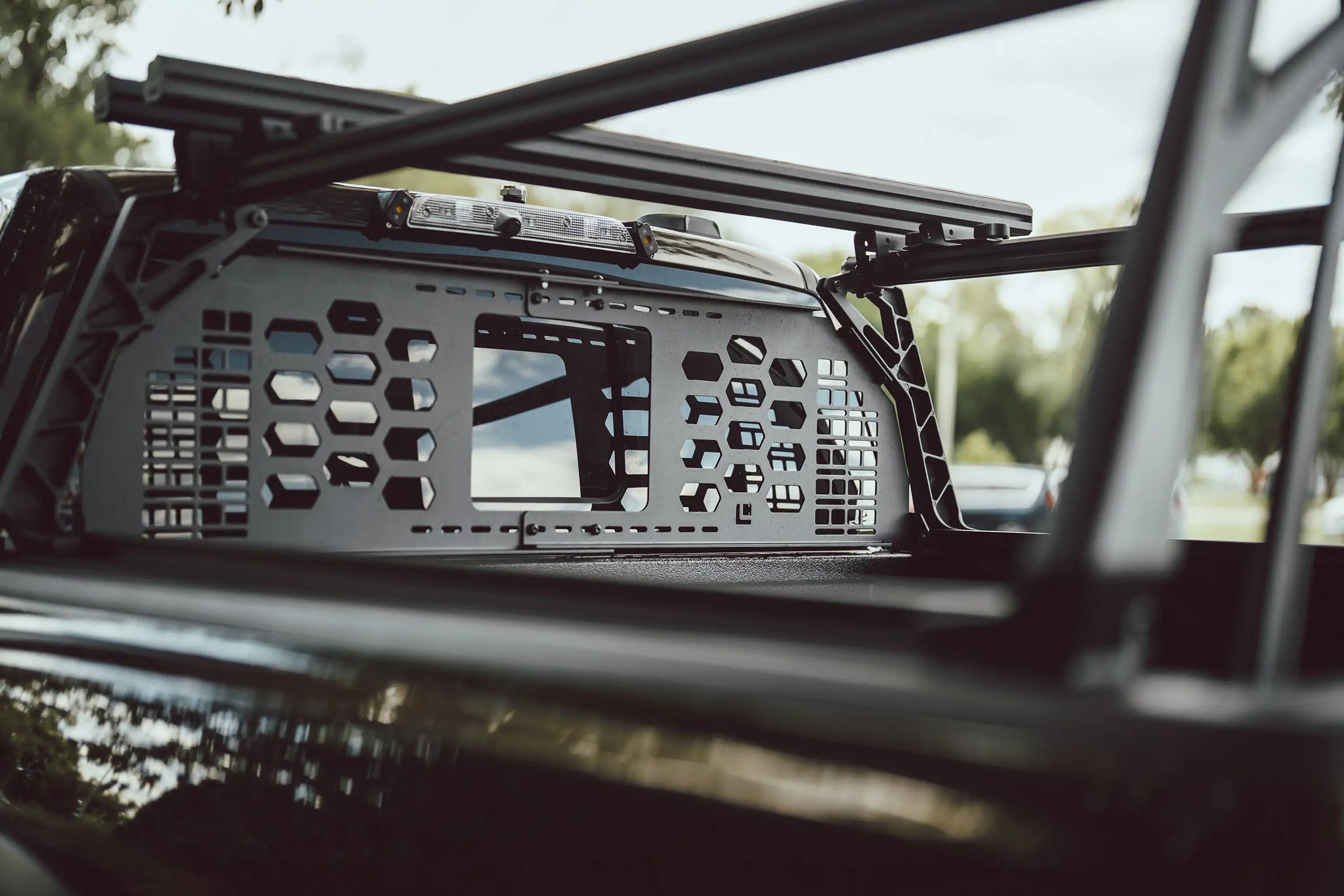 HeadBANGER rear window guard