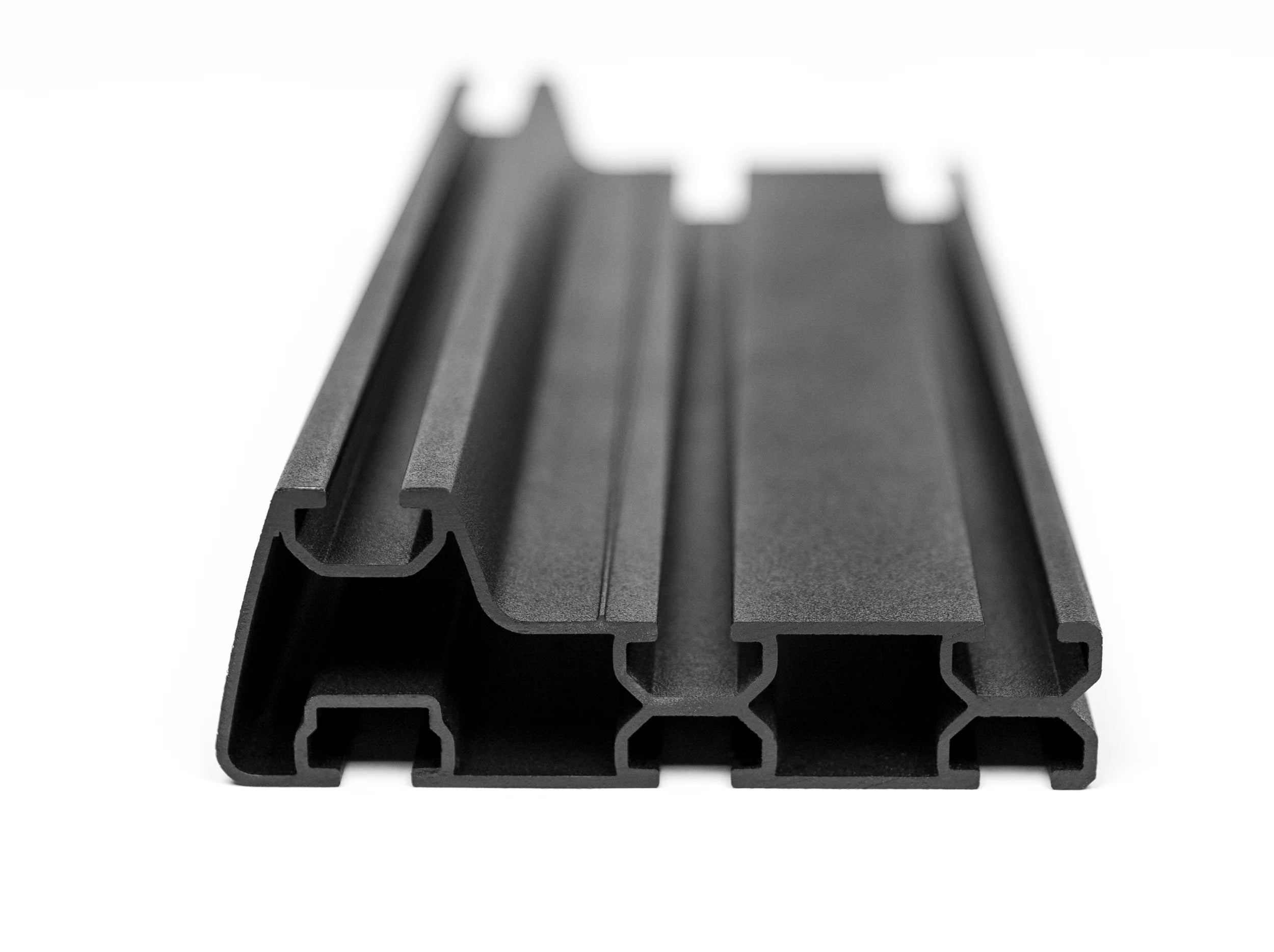 CLOSE UP VIEW OF FRONT AND REAR EXTRUSION RAIL 
